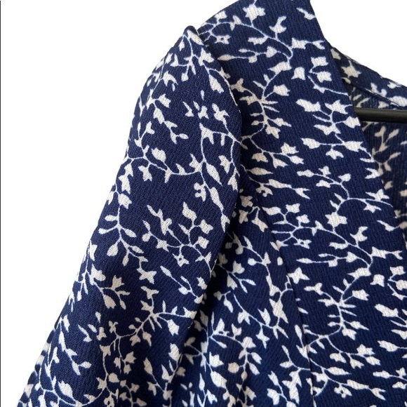 PUFF SLEEVE RUFFLED SWEETHEART NECKLINE BLOUSE - Picture 3 of 8